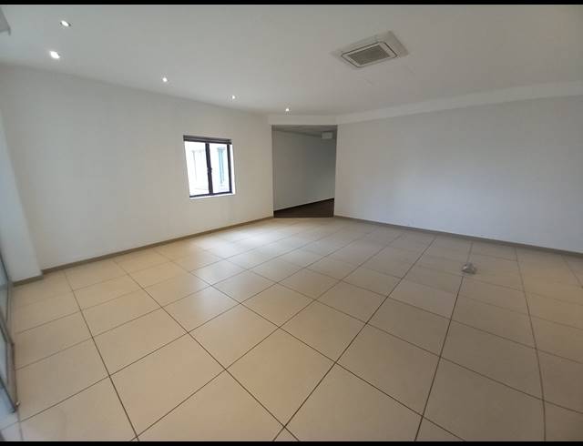 526M² OFFICE TO LET IN BRYANSTON